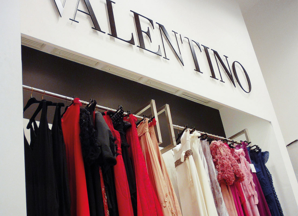 arredo-negozi-VALENTINO